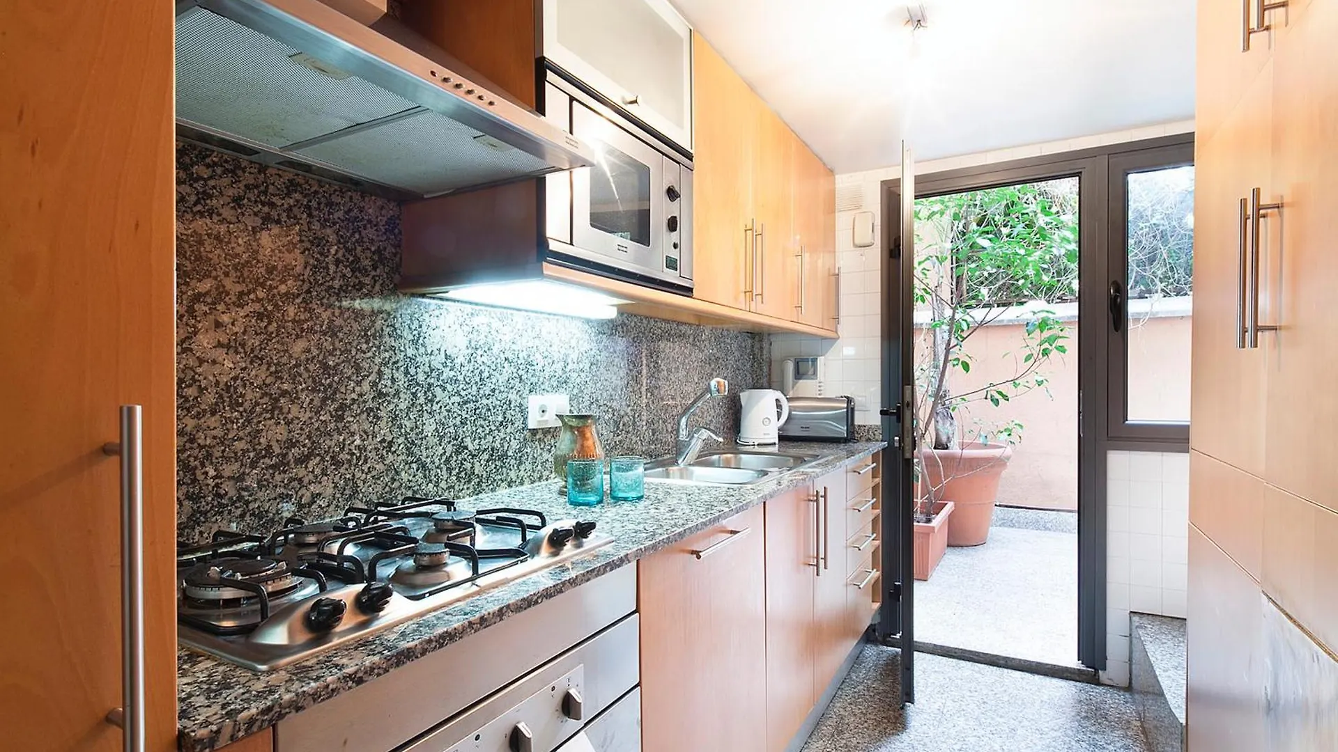 My Space Emirates - Charming Duplex In Barcelona Ideal For Families Or Friends